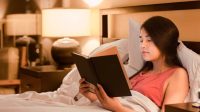 8 Manfaat Membaca Buku Sebelum Tidur
