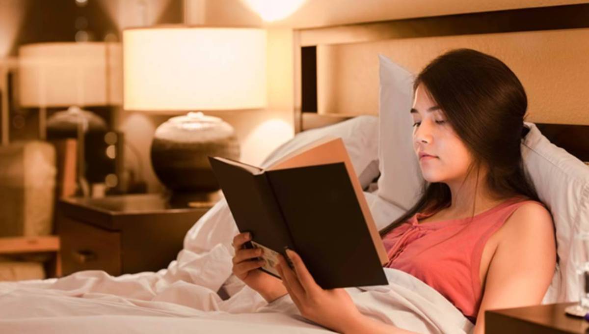 8 Manfaat Membaca Buku Sebelum Tidur