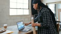 5 Alasan Mengapa Laptop 2 in 1 Pas Banget untuk Kamu