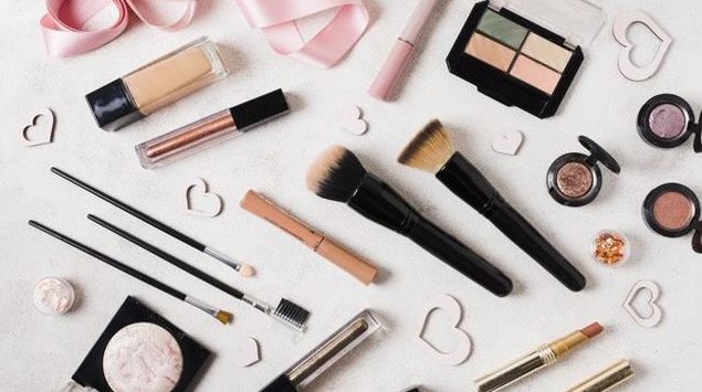 Hindari Gunakan Produk Kosmetik Berbahaya, Berikut Cara Mengeceknya!