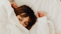Berapa Banyak Berat Badan yang Berkurang saat Tidur